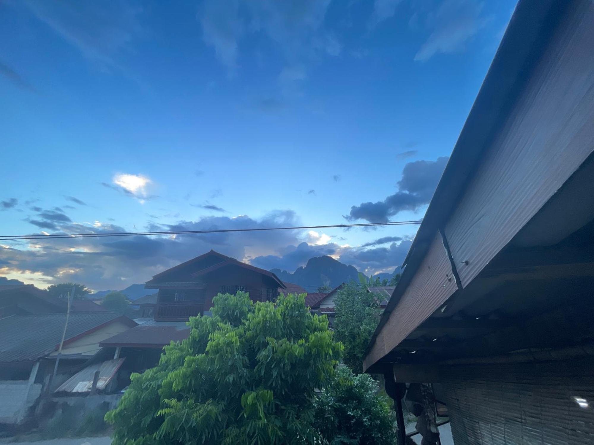 Outland Hostel Vang Vieng Exterior photo
